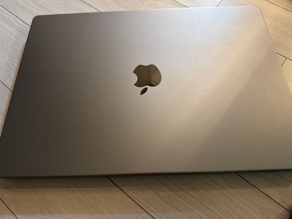 애플 맥북프로m2 16인치 16기가 1테라팝니다--3
