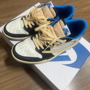 나이키 에어 조던1 트래비스 스캇 프라그먼트 로우 275 이미지