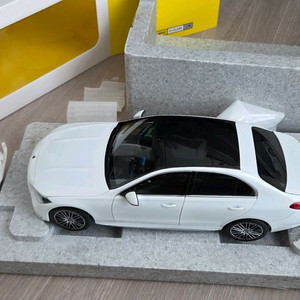 1:18 NZG / MERCEDES BENZ C CLASS W206 / WHITE 벤츠 C 클래스 모형 이미지