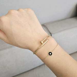 도나앤디 14k 이니셜 코인 금 팔찌