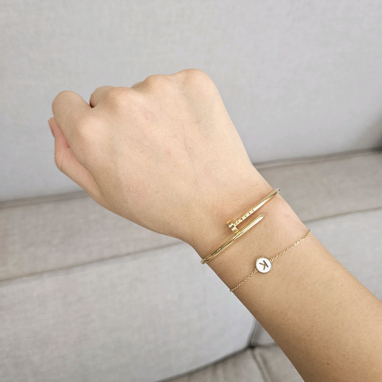 도나앤디 14k 이니셜 코인 금 팔찌--1