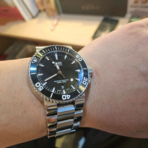 오리스 애커스 43.5mm 검판 오토매틱 시계 풀박스 이미지