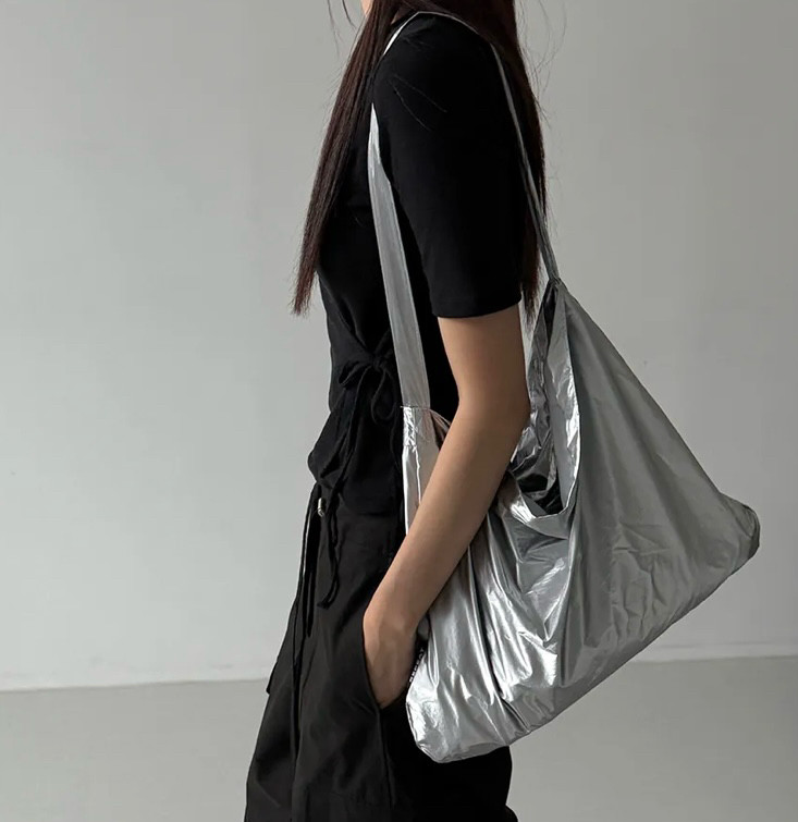 (새상품)리핏(REPEAT) 글로시 에코백 이미지