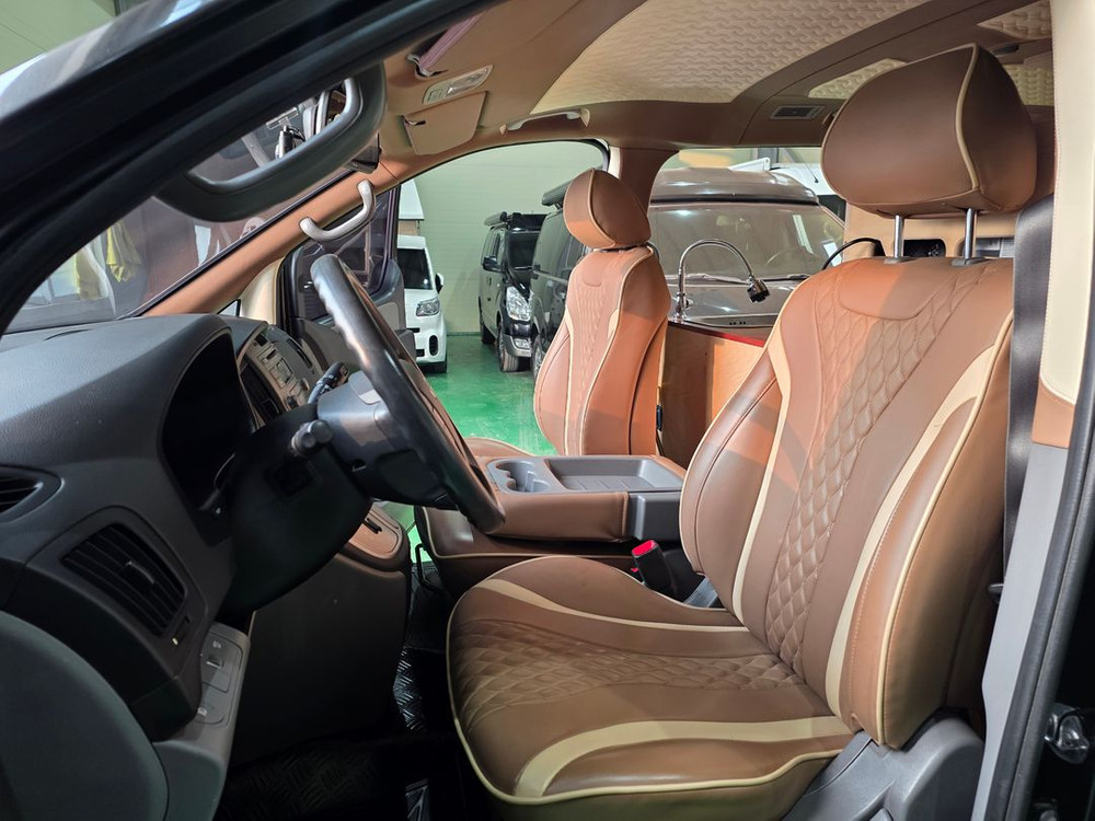 스타렉스 중고 캠핑카 , 11년식 3인승, 슬라이드방식수납함,최저가판매,엠보싱작업,냉장고전자렌지수전, 이미지