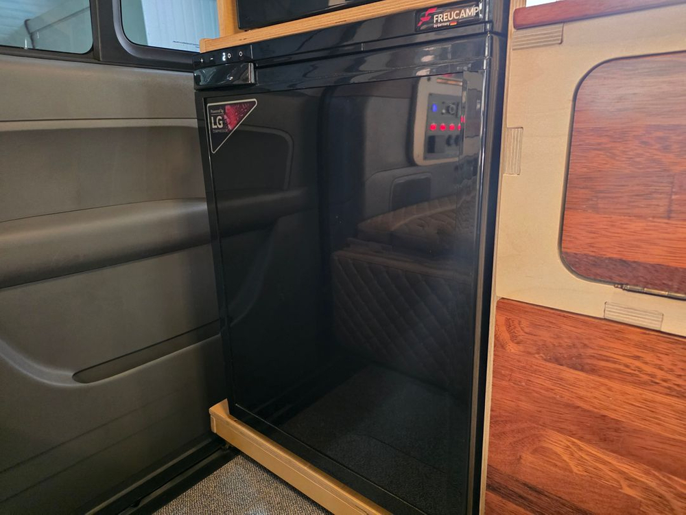 스타렉스 중고 캠핑카 , 11년식 3인승, 슬라이드방식수납함,최저가판매,엠보싱작업,냉장고전자렌지수전, 이미지