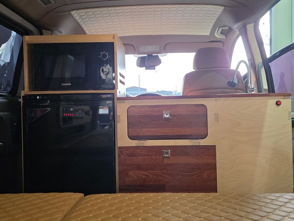 스타렉스 중고 캠핑카 , 11년식 3인승, 슬라이드방식수납함,최저가판매,엠보싱작업,냉장고전자렌지수전, 이미지