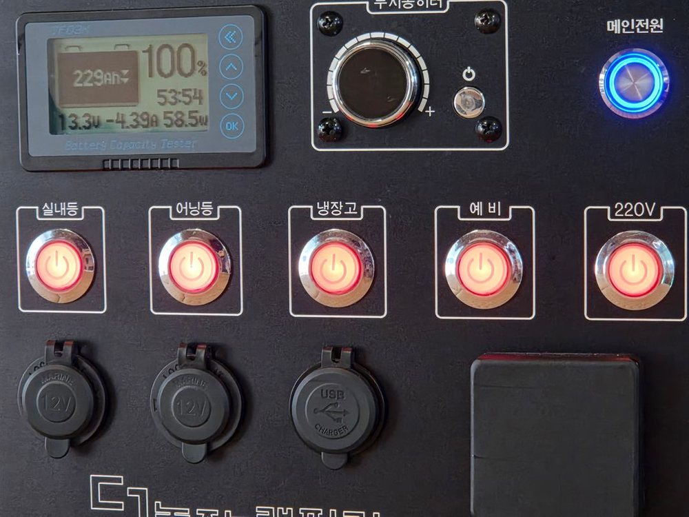 스타렉스 중고 캠핑카 , 11년식 3인승, 슬라이드방식수납함,최저가판매,엠보싱작업,냉장고전자렌지수전, 이미지