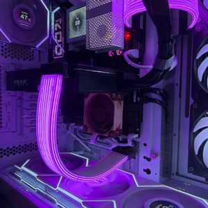 고성능 게이밍 PC 반본체 이미지