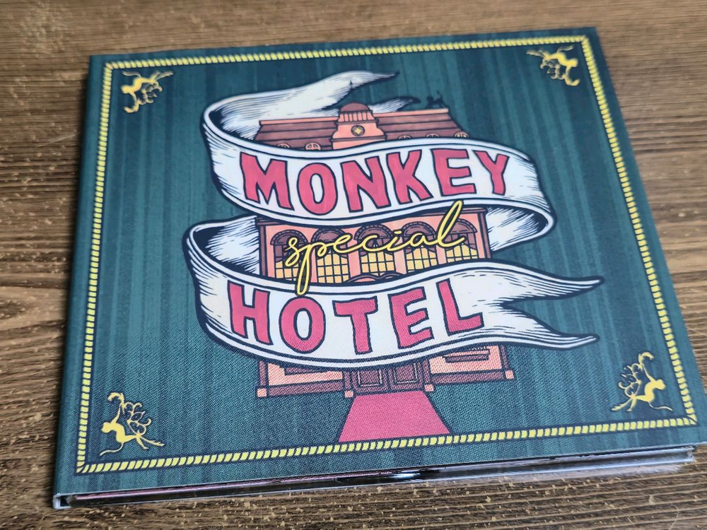 잔나비 전설 CD, 잔나비 몽키호텔 CD, 아이유 팔레트 CD 이미지