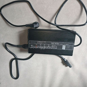 타우러스ES 듀얼 초급속 충전기팔아요