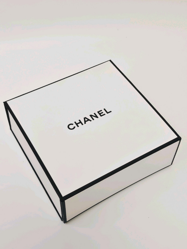 샤넬 넘버5 N5 오 드 빠르펭 펄스 스프레이 한정판 (Black) 이미지