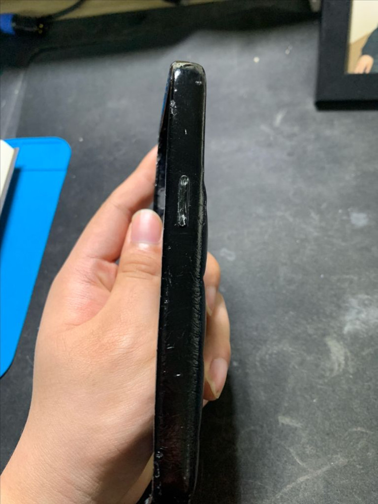 아이폰 13프로 어반소피스티케이션 케이스 블랙 판매 (사용감 많음) 이미지