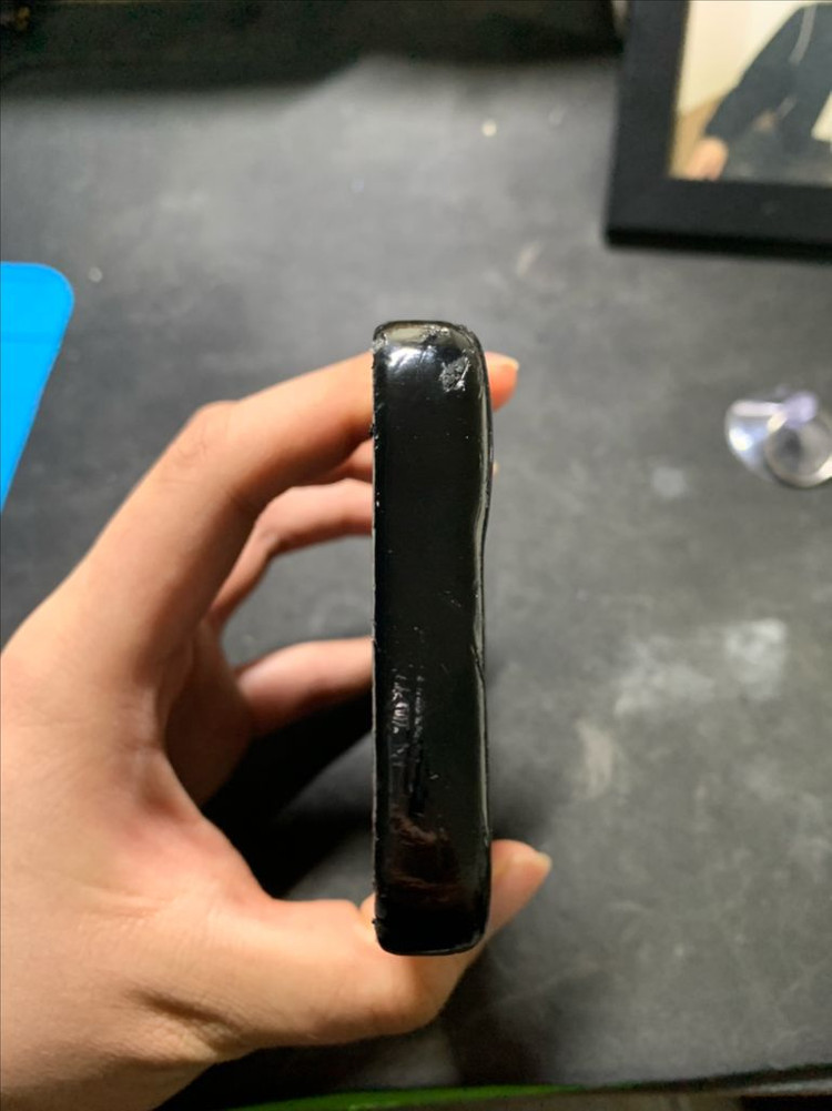 아이폰 13프로 어반소피스티케이션 케이스 블랙 판매 (사용감 많음) 이미지