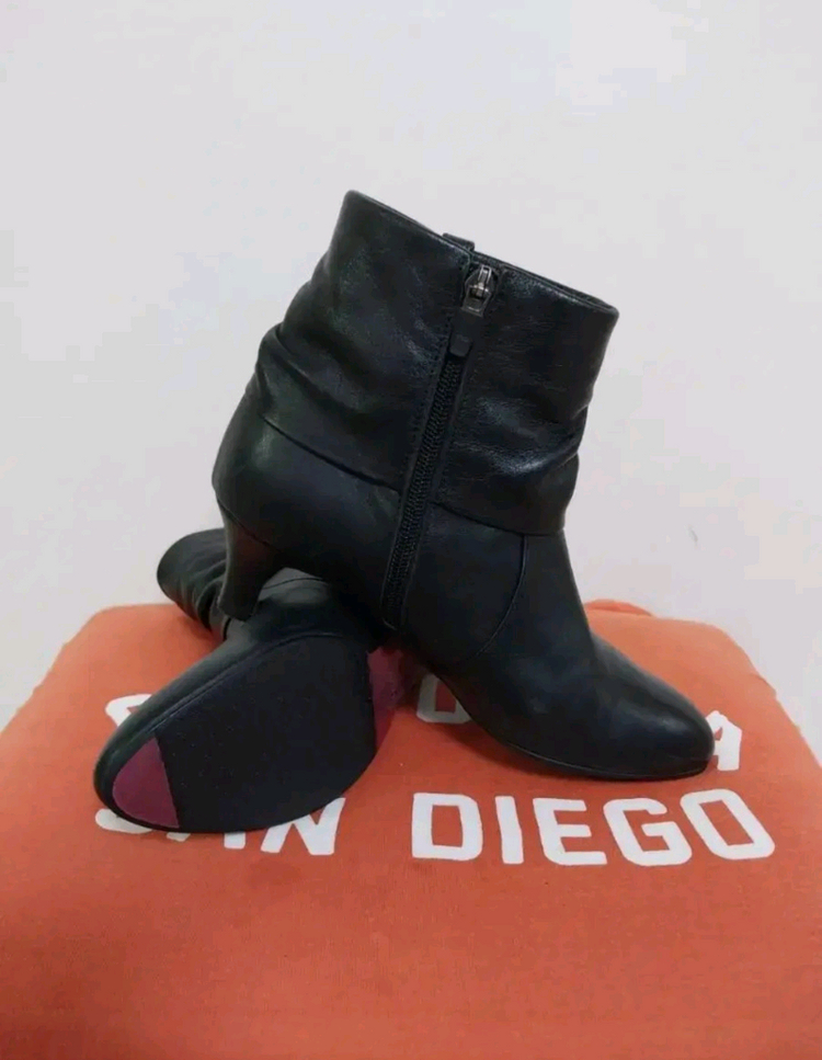 여성 에스콰이어 블랙 가죽 앵클부츠 (240) 이미지