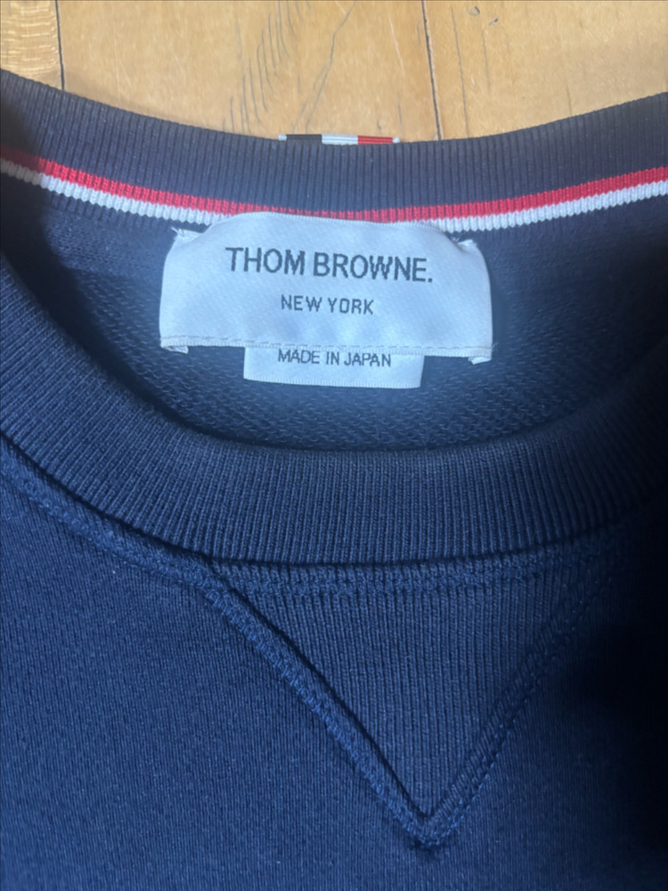 톰브라운 사선완장 맨투맨 네이비--7