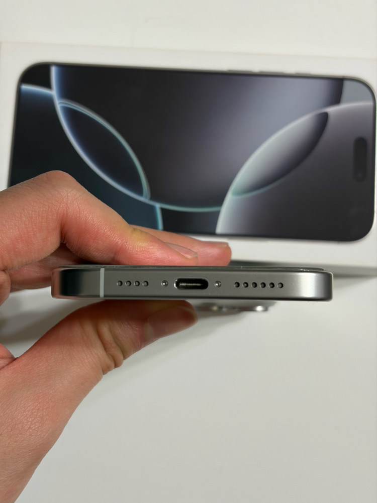 아이폰16프로맥스 256기가 풀박스 판매합니다--2