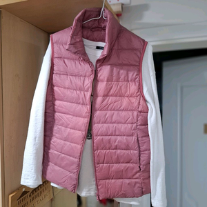 경량 다운조끼+ 티셧 지니(선물)프리사이즈