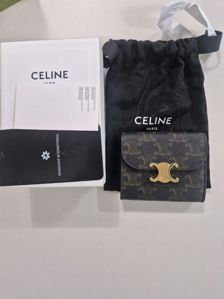 셀린느 트리옹프 반지갑 이미지