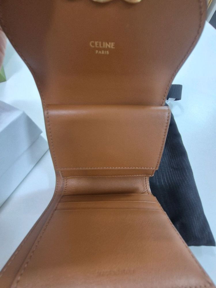 셀린느 트리옹프 반지갑 이미지