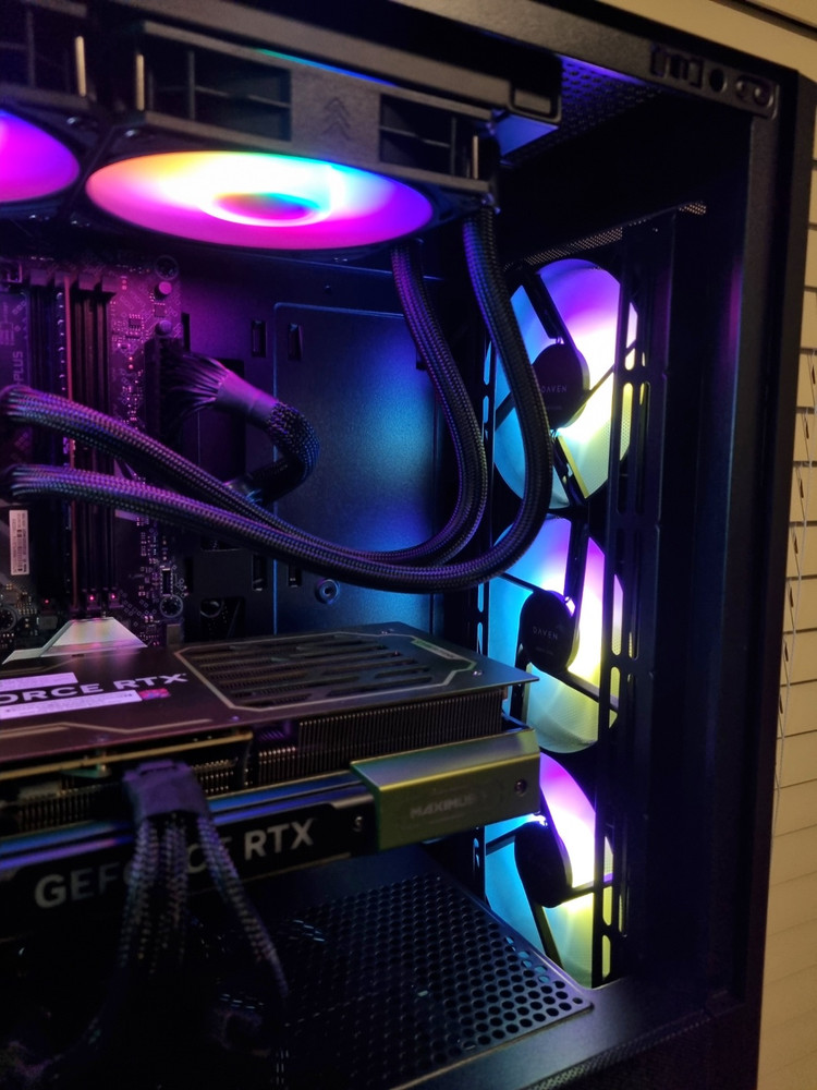 7800X3D 4080 Super 2TB 32GB 본체 이미지