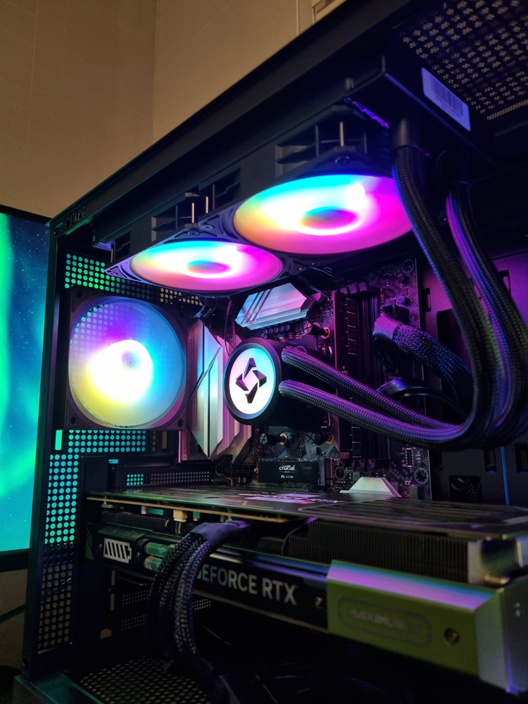 7800X3D 4080 Super 2TB 32GB 본체 이미지