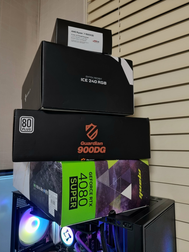 7800X3D 4080 Super 2TB 32GB 본체 이미지