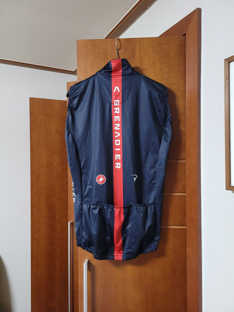 카스텔리 이네오스 그레내디어 프로 윈드 베스트 2종--1