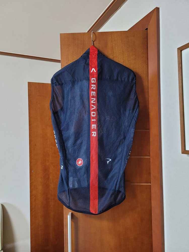 카스텔리 이네오스 그레내디어 프로 윈드 베스트 2종--5