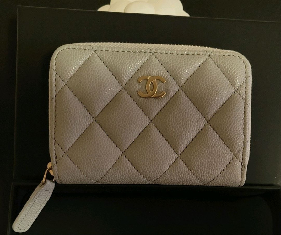 샤넬 지퍼돌이 카드지갑 라이트그레이 /골드 하드웨어 이미지