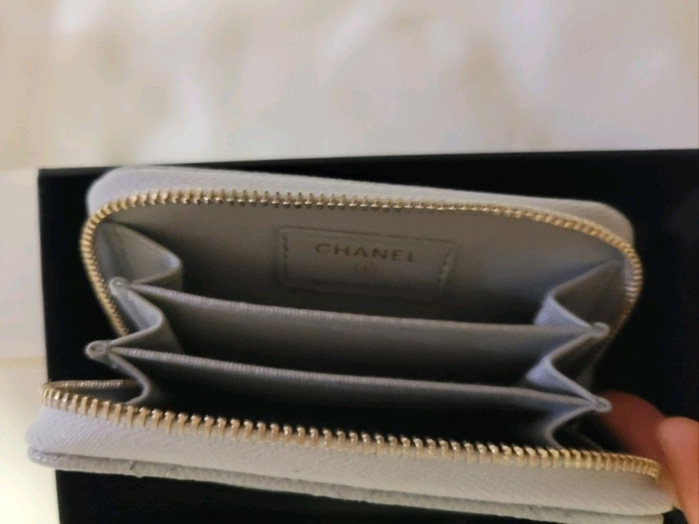 샤넬 지퍼돌이 카드지갑 라이트그레이 /골드 하드웨어 이미지