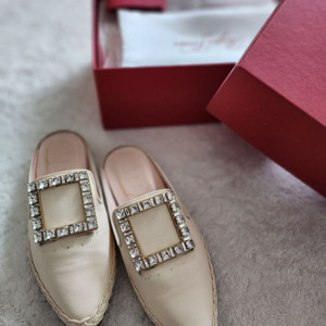 로저비비에 스트라스 블로퍼 이미지