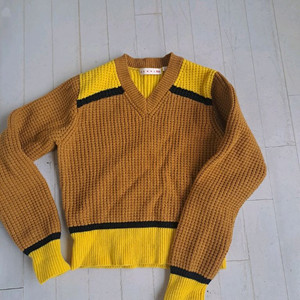 마르니와 유니클로 콜라보 V넥 니트