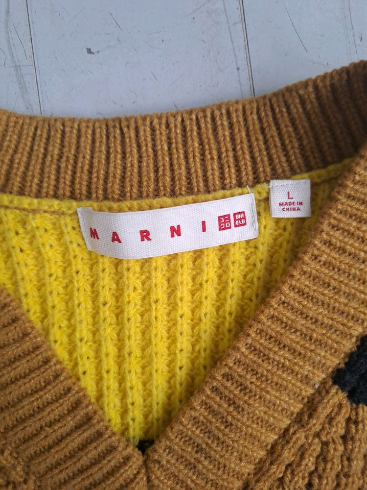 마르니와 유니클로 콜라보 V넥 니트--1