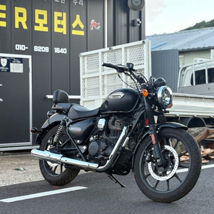 로얄엔필드 메테오350 이미지