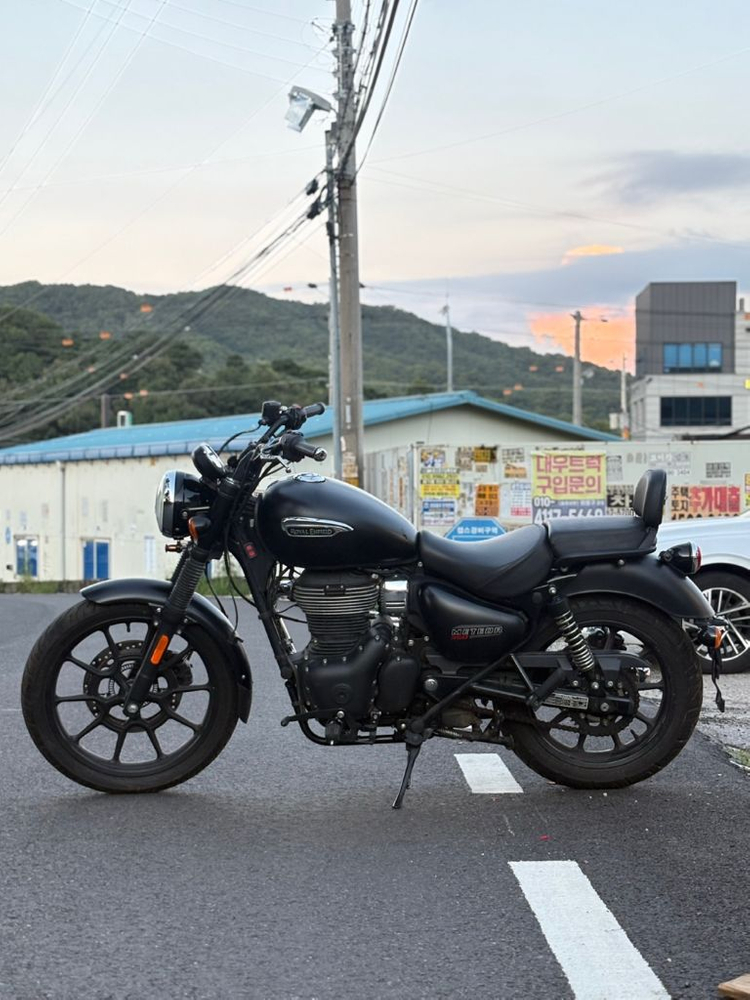 로얄엔필드 메테오350 이미지