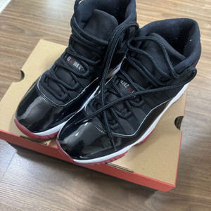 나이키 에어조던11 레트로 블랙/레드화이트 이미지