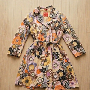 오일릴리(Oilily) 유니크 플라워 패턴 트렌치코트