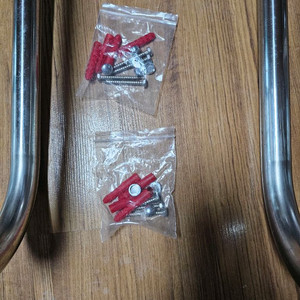 스텐 상하가동식 화장실 손잡이 2개 이미지