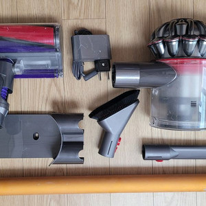 깨끗하게 세척한 다이슨 무선 청소기 V8(27분 연속동작) 이미지