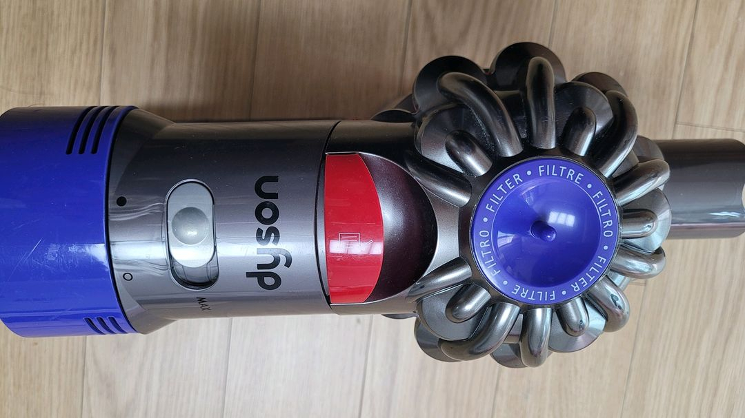 깨끗하게 세척한 다이슨 무선 청소기 V8(27분 연속동작) 이미지