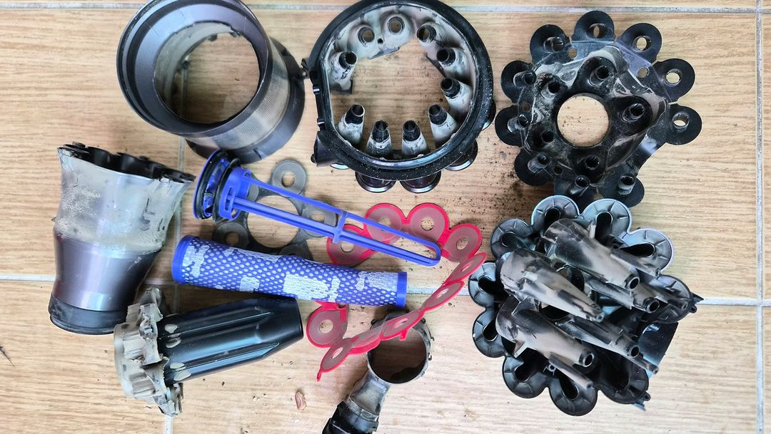 깨끗하게 세척한 다이슨 무선 청소기 V8(27분 연속동작) 이미지