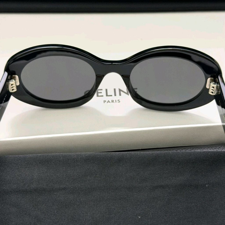 셀린느 트리옹프 01 선글라스 이미지