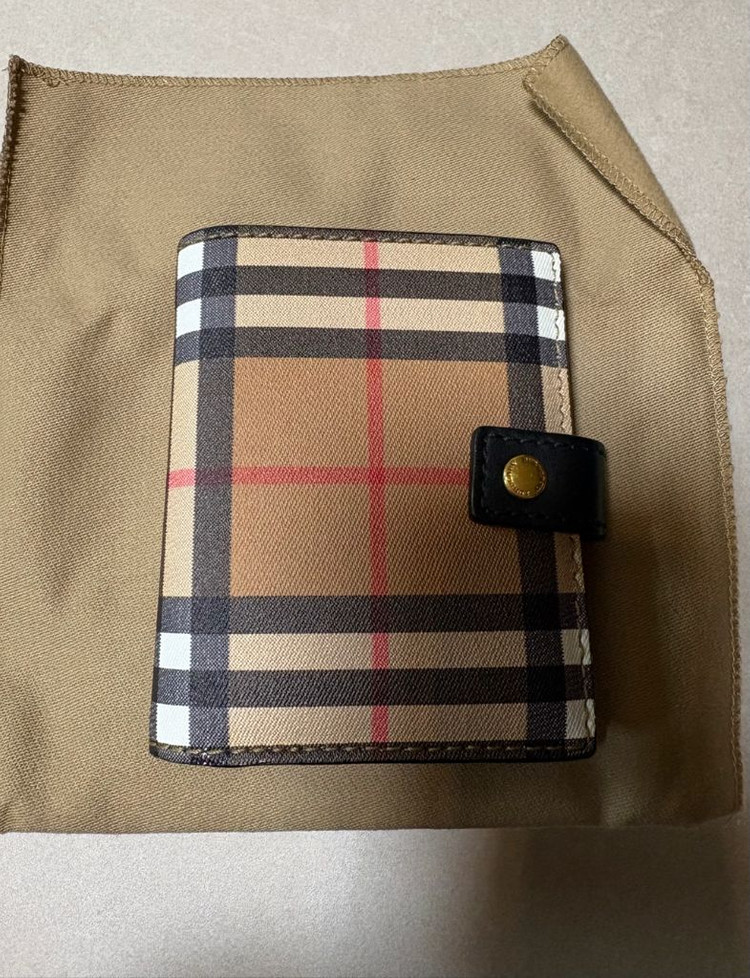 버버리 반지갑 이미지