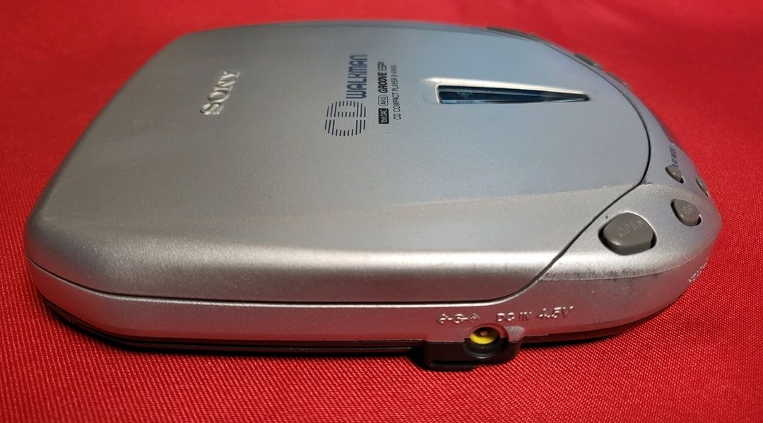 소니 디스크맨 D-E400 CDWALKMAN 깨끗한 풀세트 정상작동품 이미지