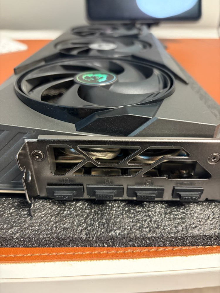 msi 5070ti 트리오 플러스 팝니다--5