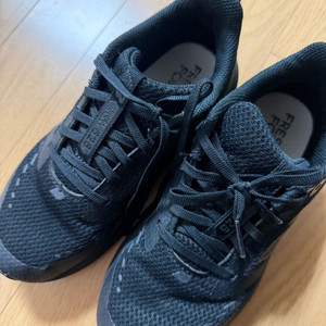 뉴발란스키즈 프레쉬폼 운동화 230