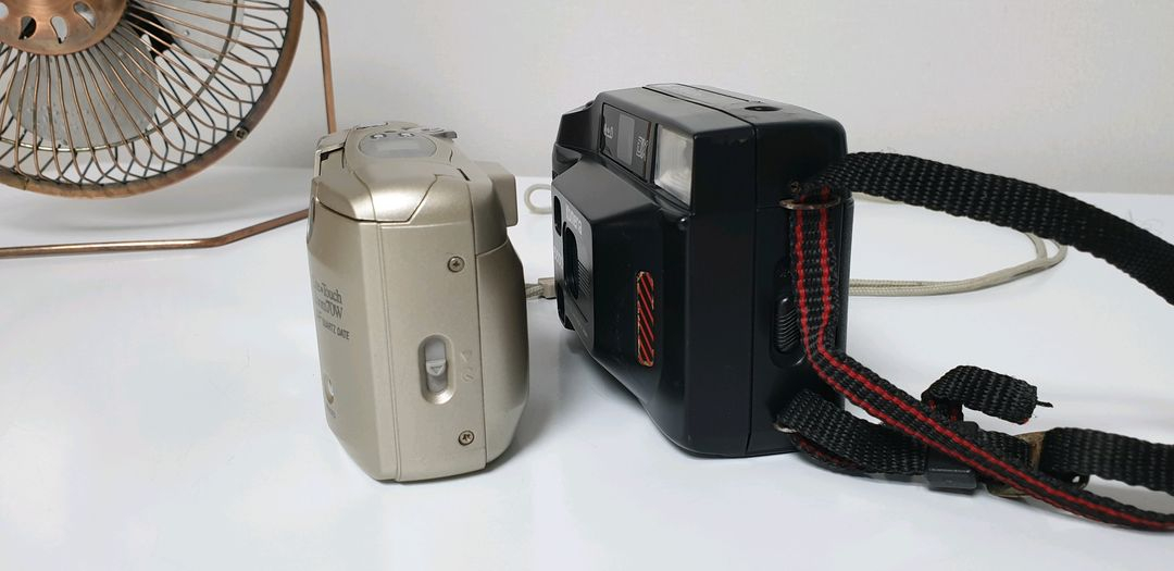 빈티지 필름 카메라 2종 (부품용, 소품용) 이미지