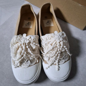 새상품)레이스 장식 슬립온 스니커즈 단화 이미지