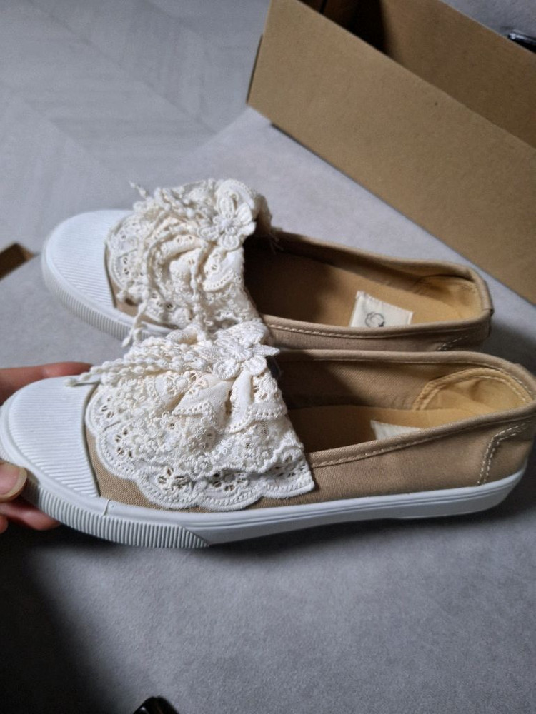 새상품)레이스 장식 슬립온 스니커즈 단화 이미지