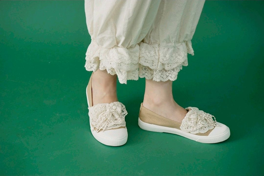 새상품)레이스 장식 슬립온 스니커즈 단화 이미지